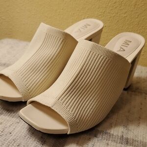 MIA Women's Cream Open-Toe Mules Sz 9
